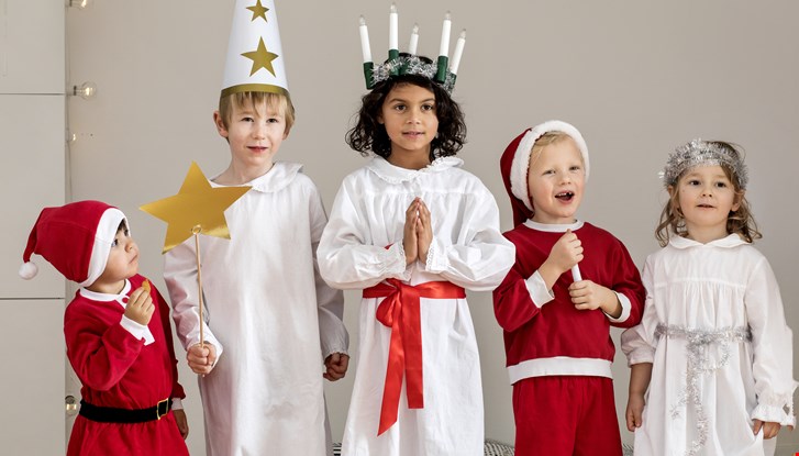 Childen in traditional Lucia outfits singing