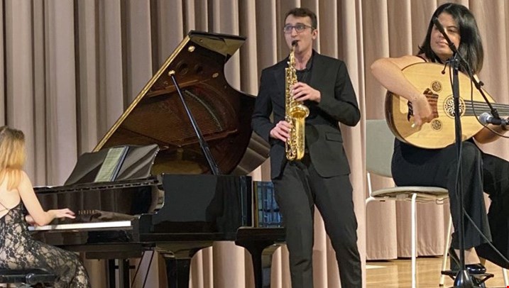 Jeune trio de musiciens international