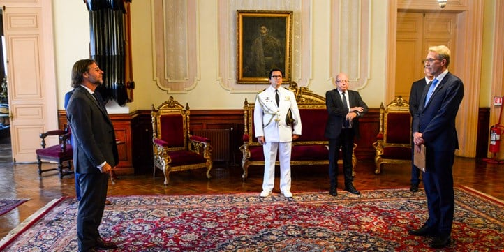 El Embajador Torsten Ericsson junto al Presidente de la República Oriental del Uruguay Luis Lacalle Pou.